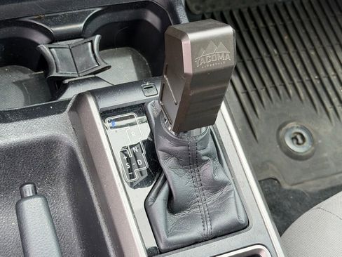 Used 2021 Toyota Tacoma SR5 RWD image 19
