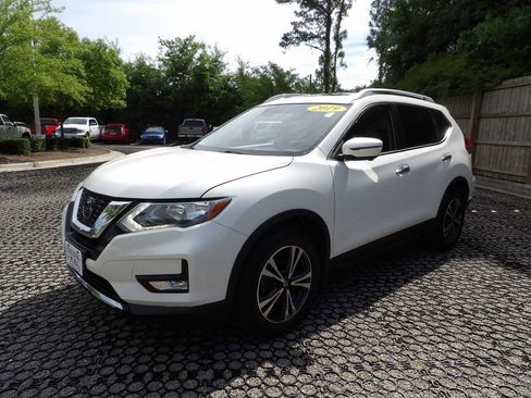 Used 2019 Nissan Rogue SV w/ Sun & Sound Touring Package AWD/4WD image 3