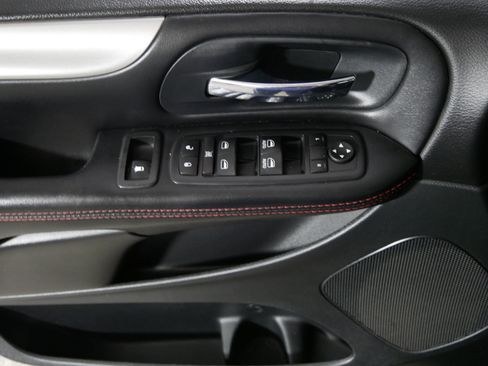 Used 2016 Dodge Grand Caravan R/T w/ Driver Convenience Group FWD image 19