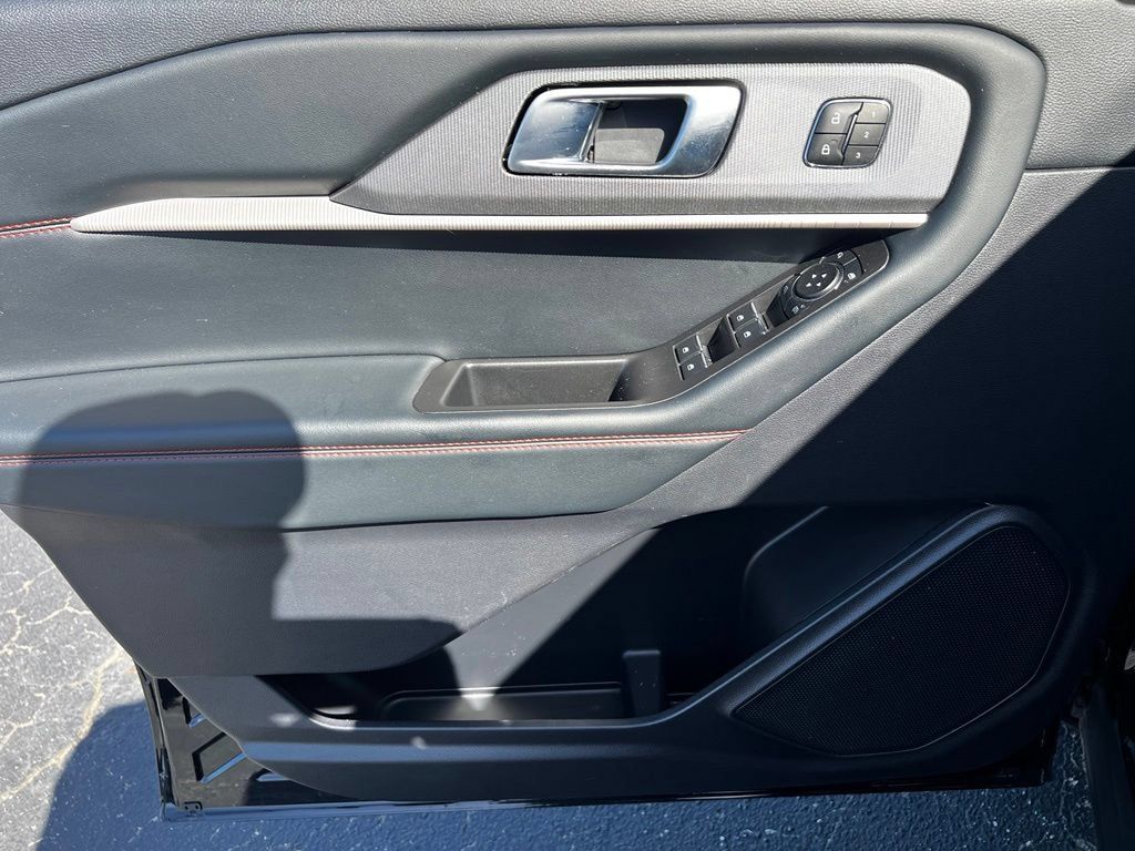 Used 2025 Ford Explorer ST RWD image 19