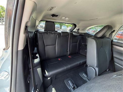 Used 2021 Toyota Highlander Limited FWD image 45