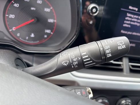 Used 2024 Chevrolet Trax RS w/ Sunroof Package image 27