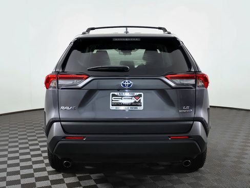 Used 2022 Toyota RAV4 LE AWD/4WD image 10