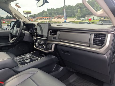 Used 2024 Ford Expedition XLT AWD/4WD image 31