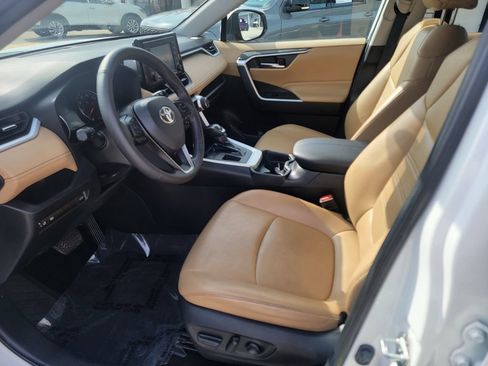 Used 2021 Toyota RAV4 XLE Premium FWD image 11