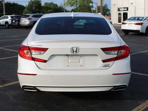 Used 2019 Honda Accord Touring image 6