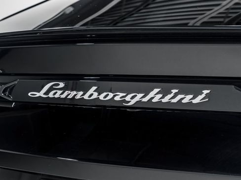 Used 2022 Lamborghini Urus AWD/4WD image 55