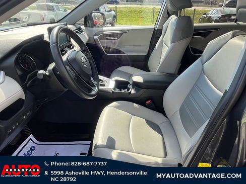 Used 2020 Toyota RAV4 XLE Premium image 27
