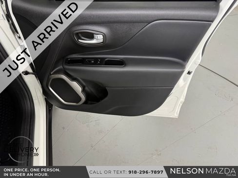 Used 2023 Jeep Renegade Latitude AWD/4WD image 45