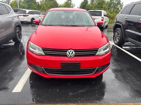 Used 2013 Volkswagen Jetta SE FWD image 2