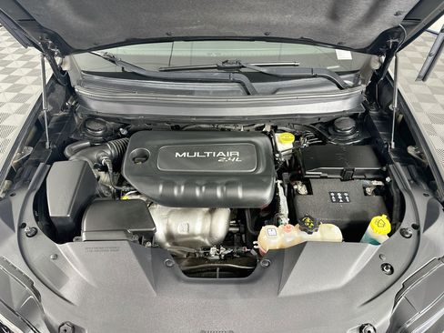 Used 2019 Jeep Cherokee Latitude Plus AWD/4WD image 32