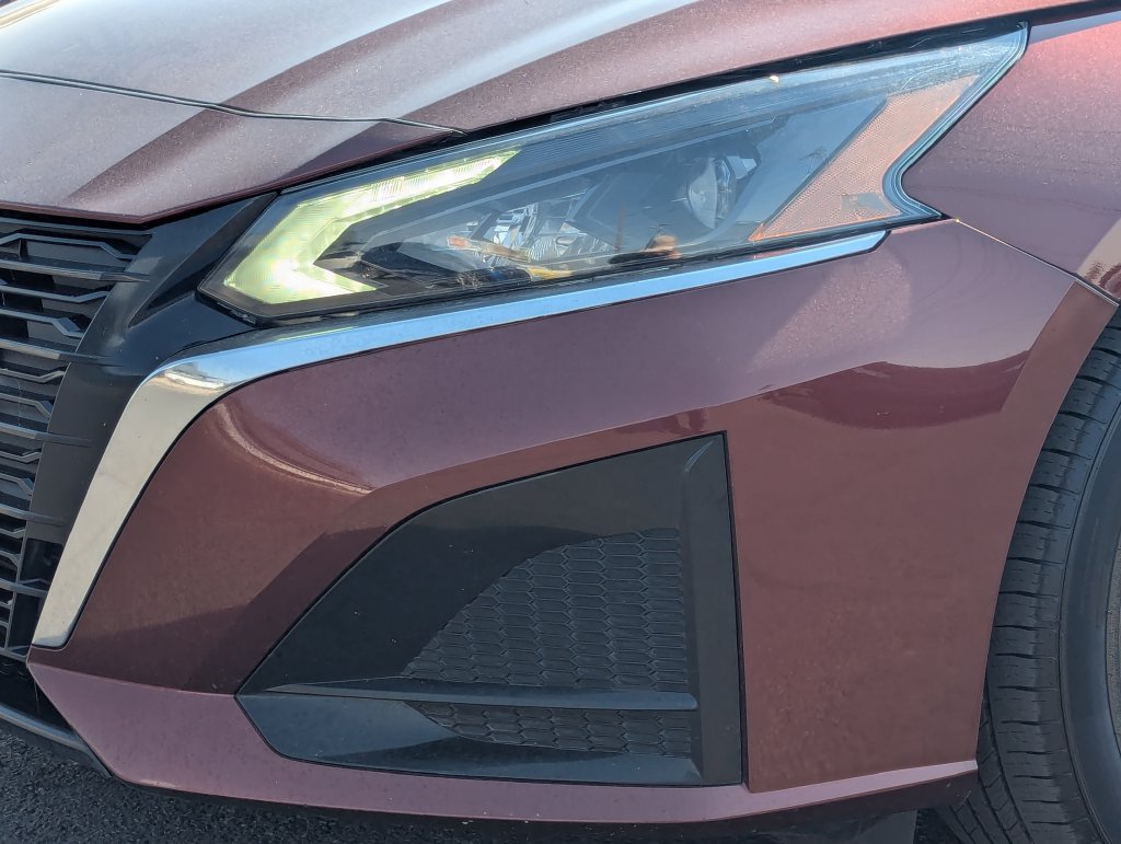 Used 2025 Nissan Altima 2.5 SV FWD image 12
