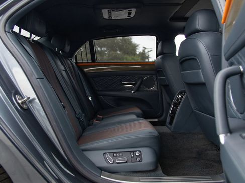 Used 2018 Bentley Flying Spur S V8 AWD/4WD image 42