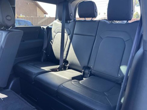 Used 2023 Land Rover Defender 130 X-Dynamic SE image 29