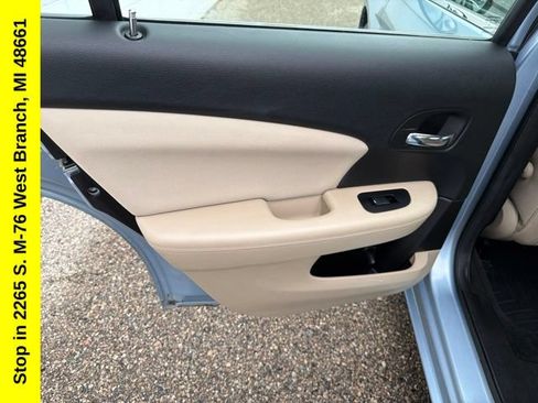 Used 2013 Chrysler 200 Touring FWD image 31