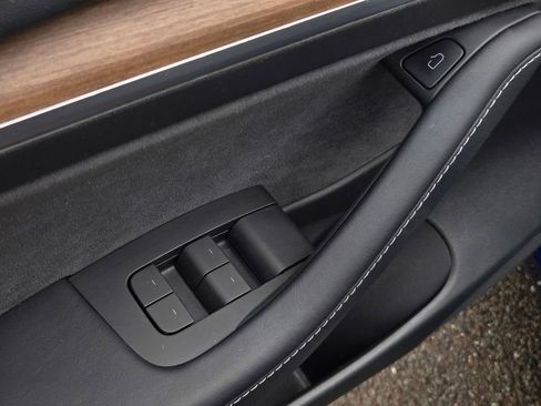 Used 2023 Tesla Model 3 Standard Range image 11