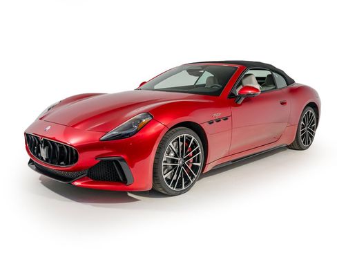 Used 2024 Maserati GranCabrio Trofeo image 2
