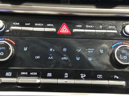 Used 2025 Hyundai Santa Fe SEL AWD/4WD image 17