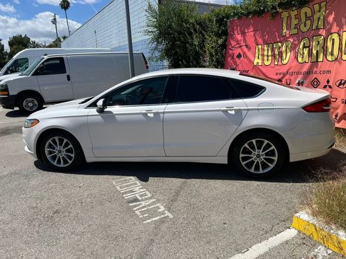 Used 2017 Ford Fusion SE FWD image 7