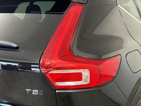 Used 2022 Volvo XC40 T5 Inscription w/ Advanced Package image 34