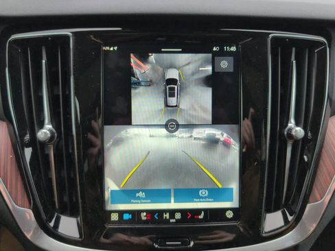 Used 2025 Volvo V60 B5 Cross Country Plus image 25