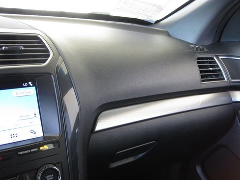 Used 2019 Ford Explorer XLT w/ Equipment Group 201A image 22