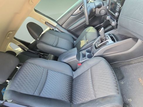 Used 2018 Nissan Rogue SV AWD/4WD image 13