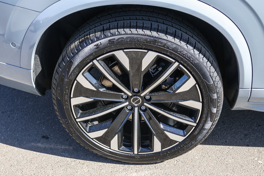 New 2026 Volvo XC90 T8 Plus w/ Protection Package AWD/4WD image 12