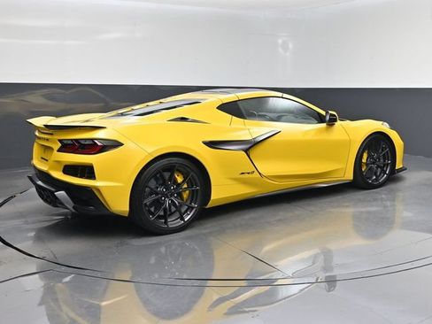 Used 2025 Chevrolet Corvette ZR1 w/ Stealth Interior Trim Package RWD image 3