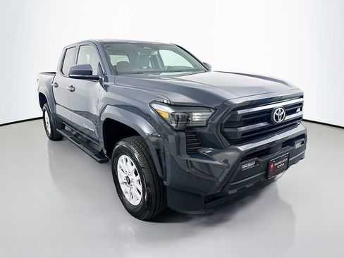 Used 2025 Toyota Tacoma SR5 image 3