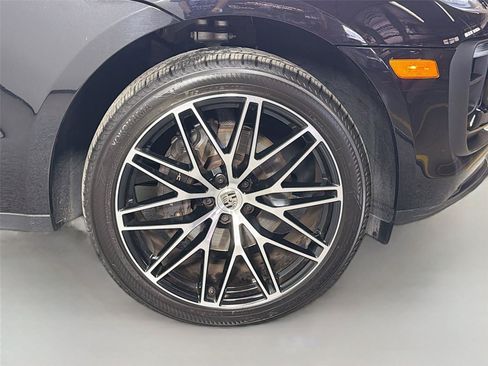 Certified 2023 Porsche Macan AWD/4WD image 14
