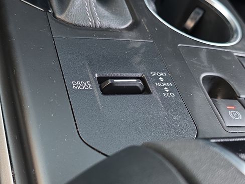 Used 2023 Toyota Highlander LE image 21