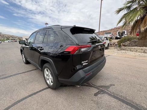 Used 2021 Toyota RAV4 XLE FWD image 3
