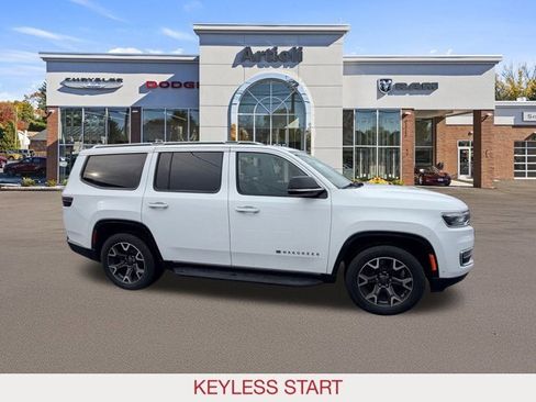 Used 2023 Jeep Wagoneer Series III w/ Preferred Equipment Group image 7