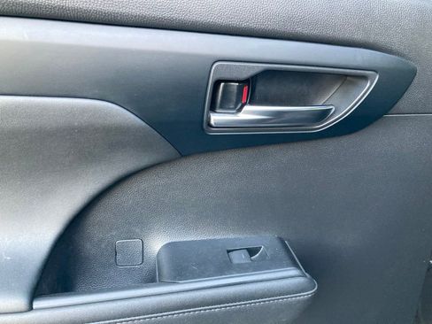 Used 2024 Toyota Highlander XSE image 12