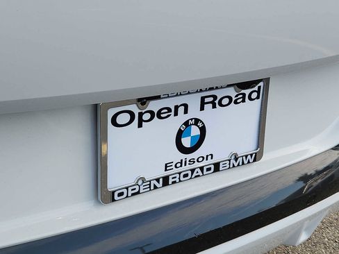 Used 2022 BMW X6 xDrive40i w/ Executive Package image 30