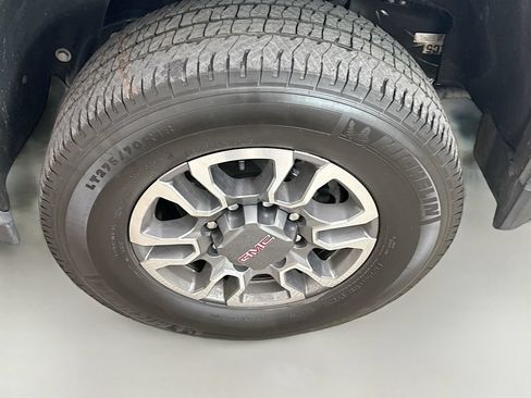 Used 2025 GMC Sierra 2500 SLT AWD/4WD image 34
