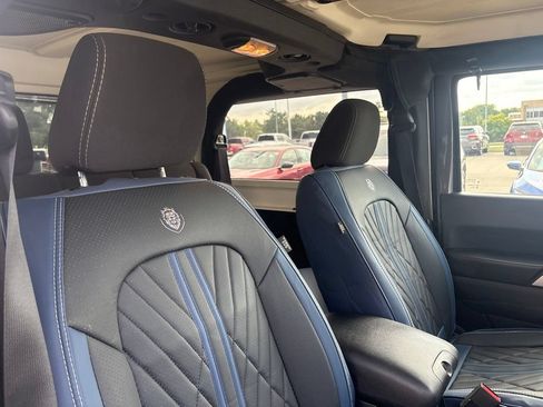 Used 2017 Jeep Wrangler Sahara w/ Connectivity Group AWD/4WD image 22