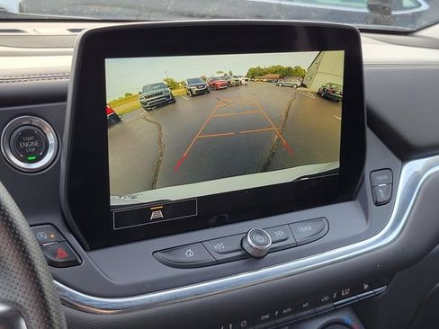 Used 2025 Chevrolet Blazer LT FWD image 8