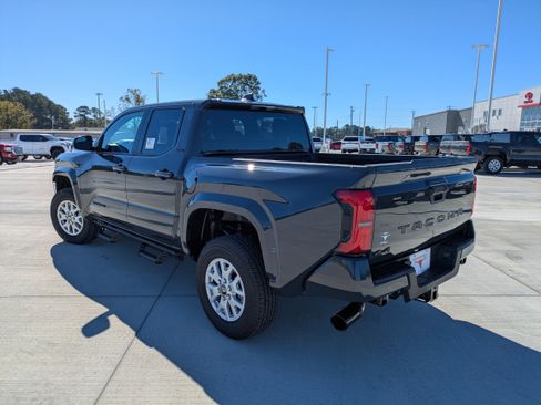 New 2025 Toyota Tacoma SR5 image 5