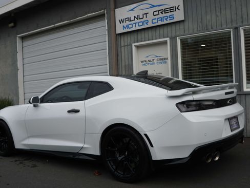 Used 2018 Chevrolet Camaro ZL1 image 19