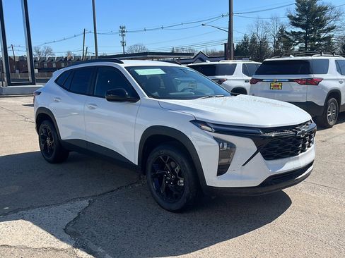 New 2026 Chevrolet Trax LT w/ Driver Confidence Package image 3