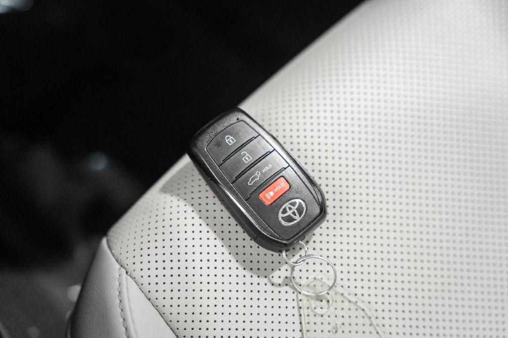 Used 2024 Toyota Prius Limited AWD/4WD image 46