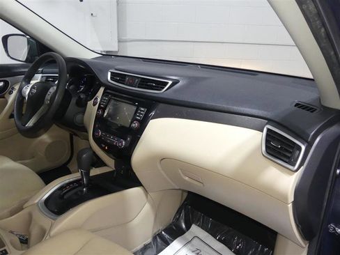 Used 2016 Nissan Rogue SV w/ SV Premium Package image 23