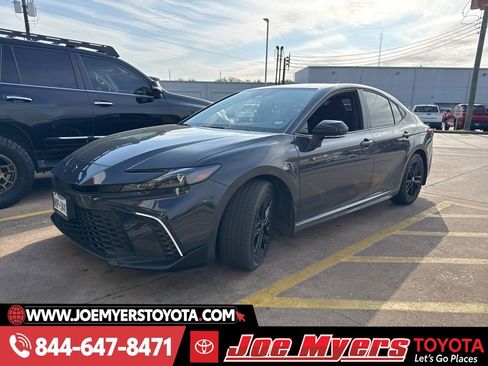 Used 2026 Toyota Camry SE w/ Convenience Package image 1