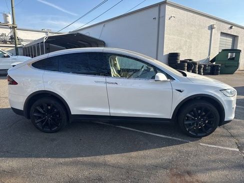 Used 2017 Tesla Model X 75D image 3