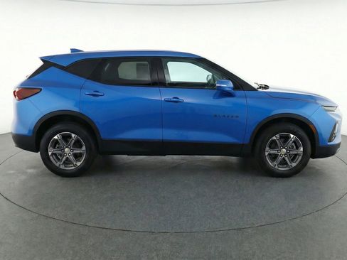Used 2025 Chevrolet Blazer LT FWD image 11