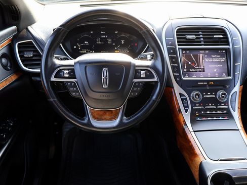 Used 2019 Lincoln Nautilus Reserve image 21