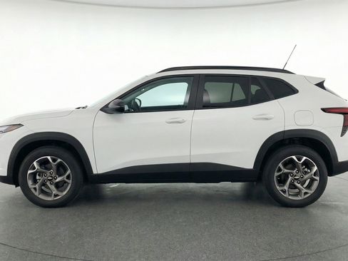 Used 2025 Chevrolet Trax LT image 5