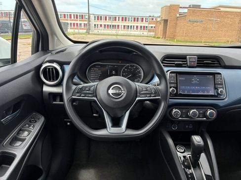 Used 2025 Nissan Versa SV FWD image 27